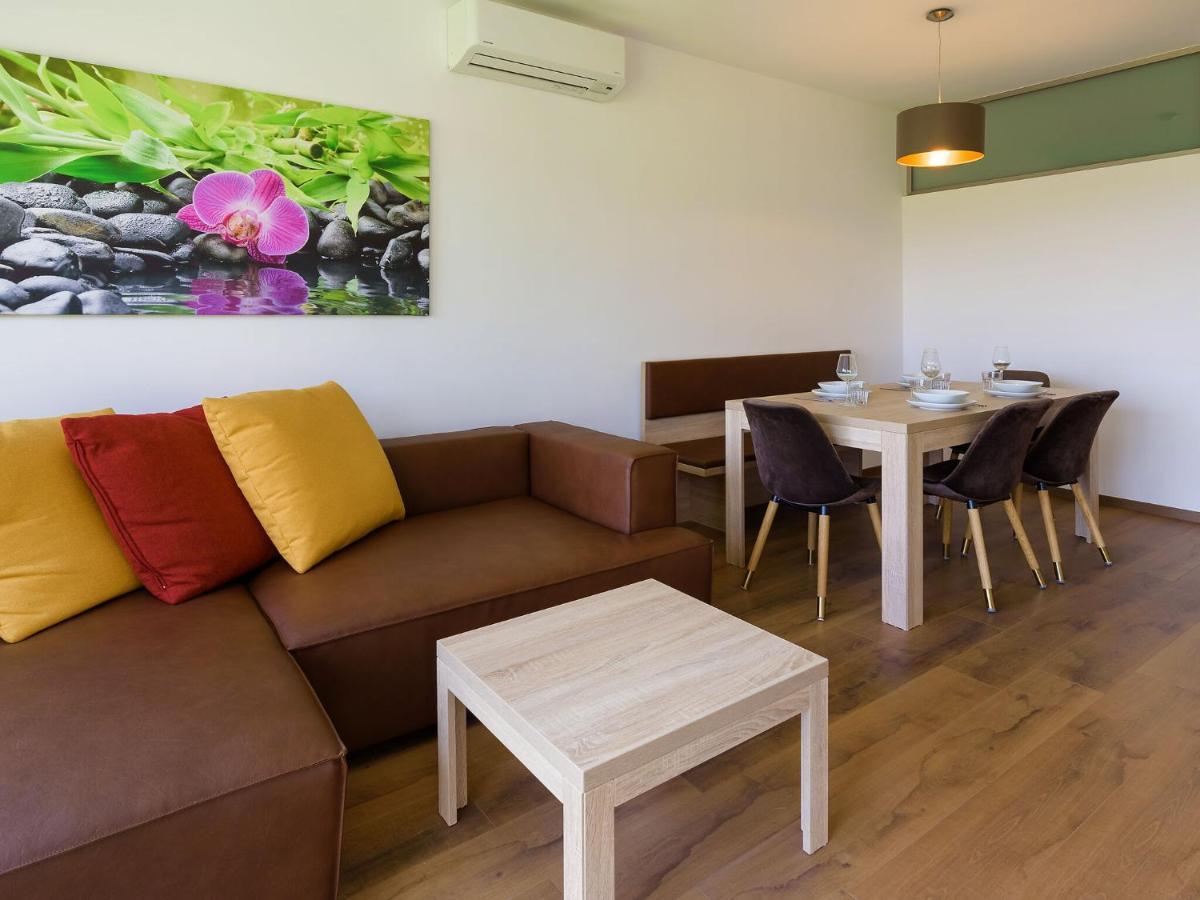 Apartment With Pool, Roof Terrace, Garden Zsira Bagian luar foto