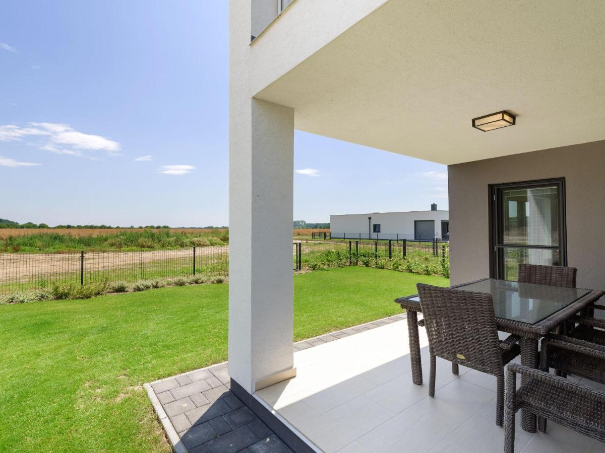 Apartment With Pool, Roof Terrace, Garden Zsira Bagian luar foto