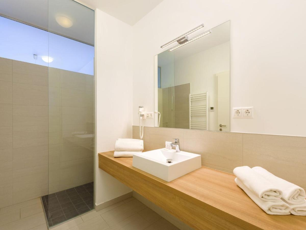 Apartment With Pool, Roof Terrace, Garden Zsira Bagian luar foto